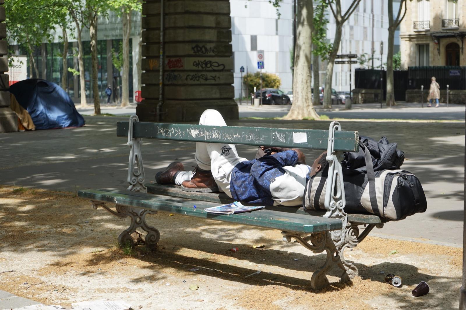 Dormir dans la rue - Duplicate